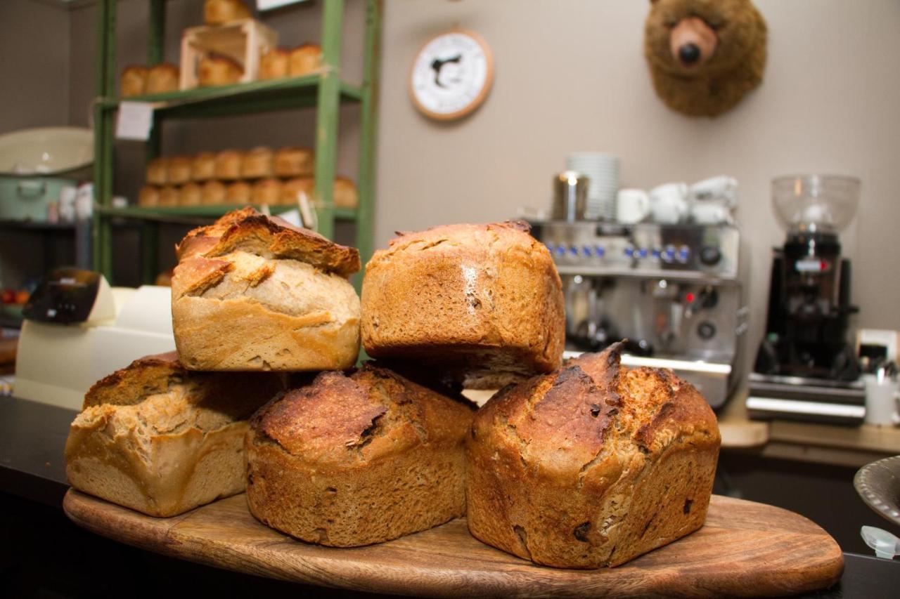 The Bear Bread Bakery: Boutique En-Suite with Bakery Breakfast in Colyton Exterior photo