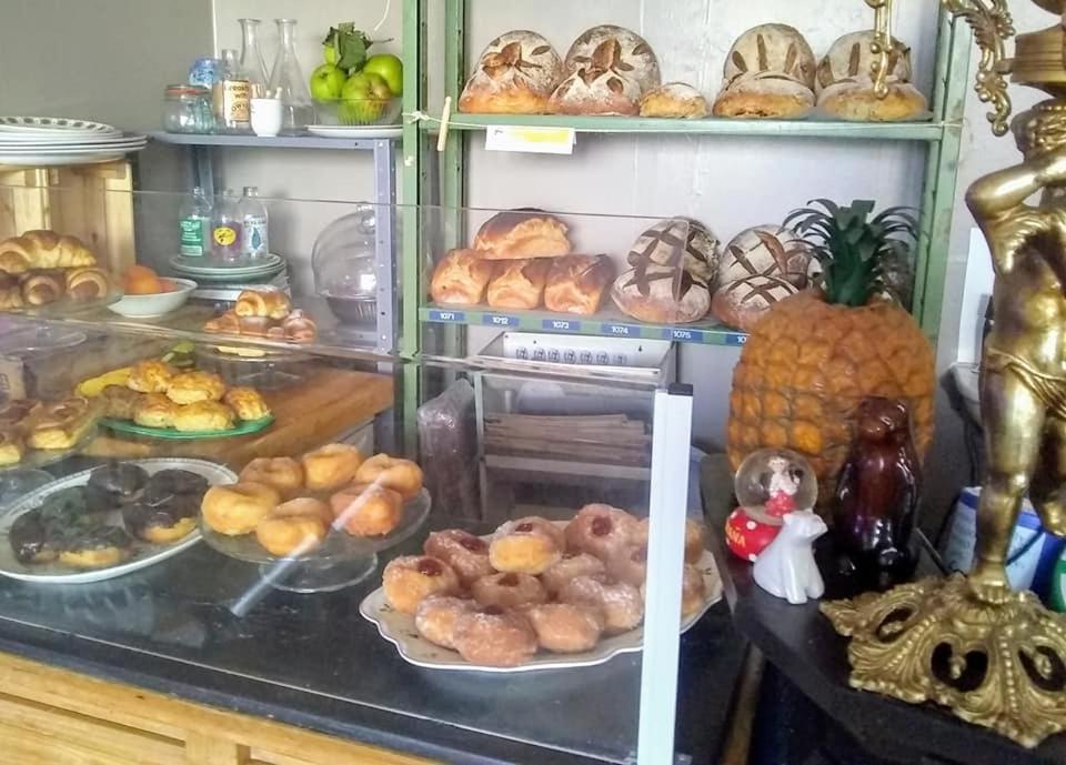 The Bear Bread Bakery: Boutique En-Suite with Bakery Breakfast in Colyton Exterior photo
