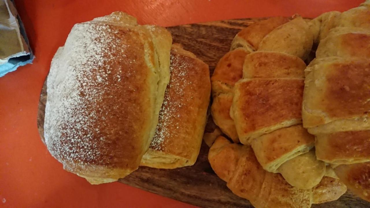The Bear Bread Bakery: Boutique En-Suite with Bakery Breakfast in Colyton Exterior photo